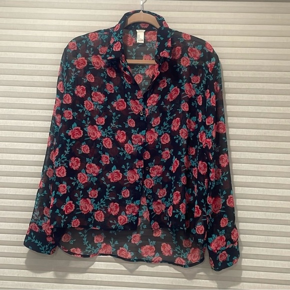 Floral Button-Up Blouse - Picture 2 of 5